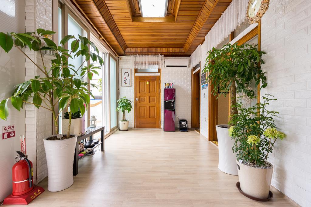 Yours Guesthouse In Tongyeong Exterior photo